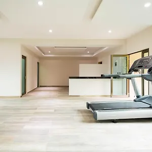 Palmarena & Residences - Long Comfort With Parking, Sauna, Gym & Pool - Steps From 5th Avenue 3* Playa del Carmen